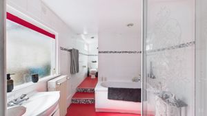 Photo 10- click for photo gallery